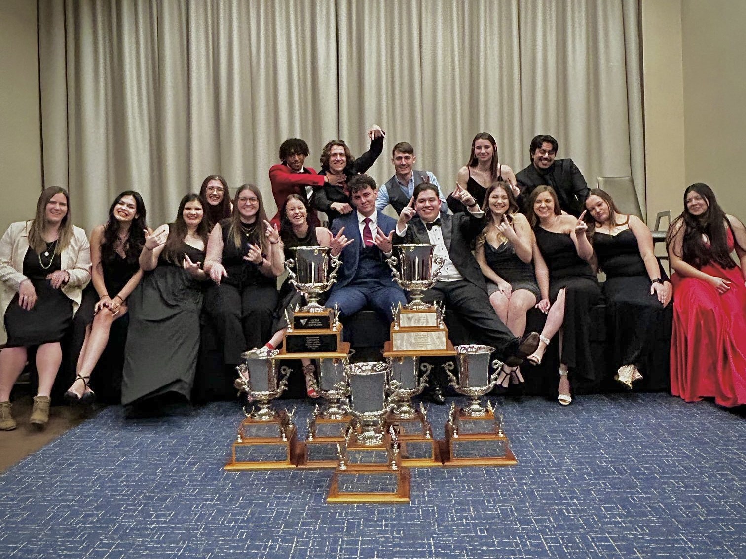 VM Amarillo team with trophies